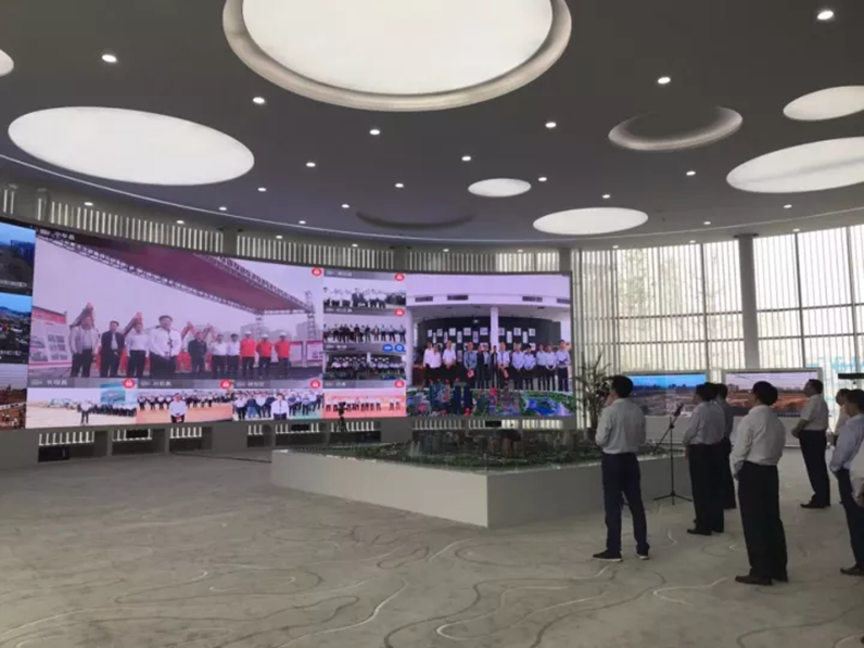 (迁居项目主会场视频聚会实景图) (迁居项目主会场视频聚会实景图)